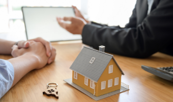 打ち合わせ　手元　写真