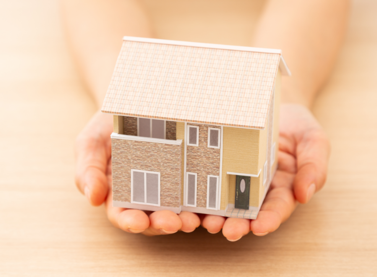 手元　家の模型　写真