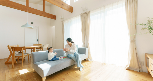 親子　リビング　写真